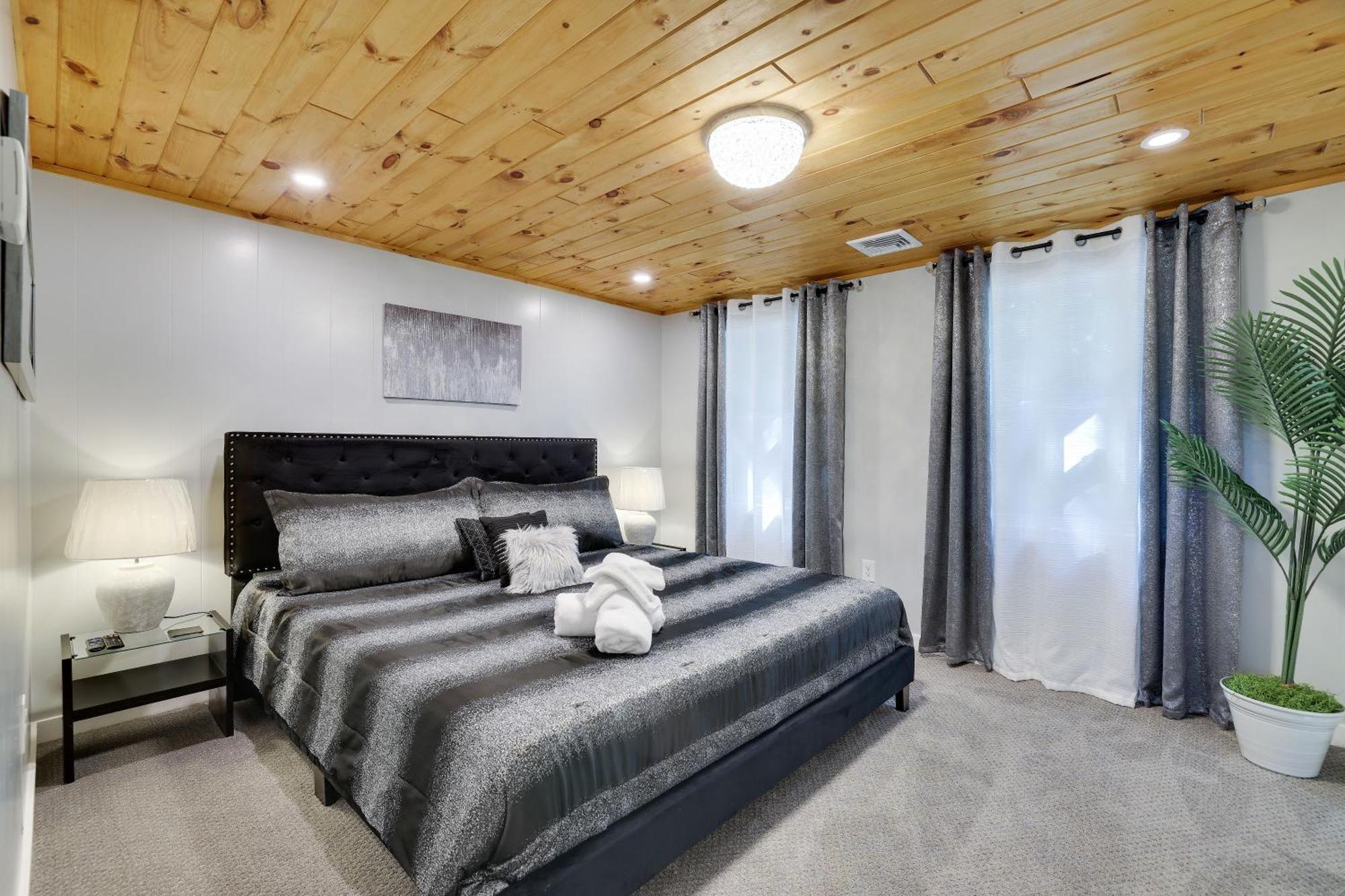 Poconos Brand New Lakefront Oasis 1 Acre, Hottub Gameroom Firepits Talk About Privacy Albrightsville Экстерьер фото