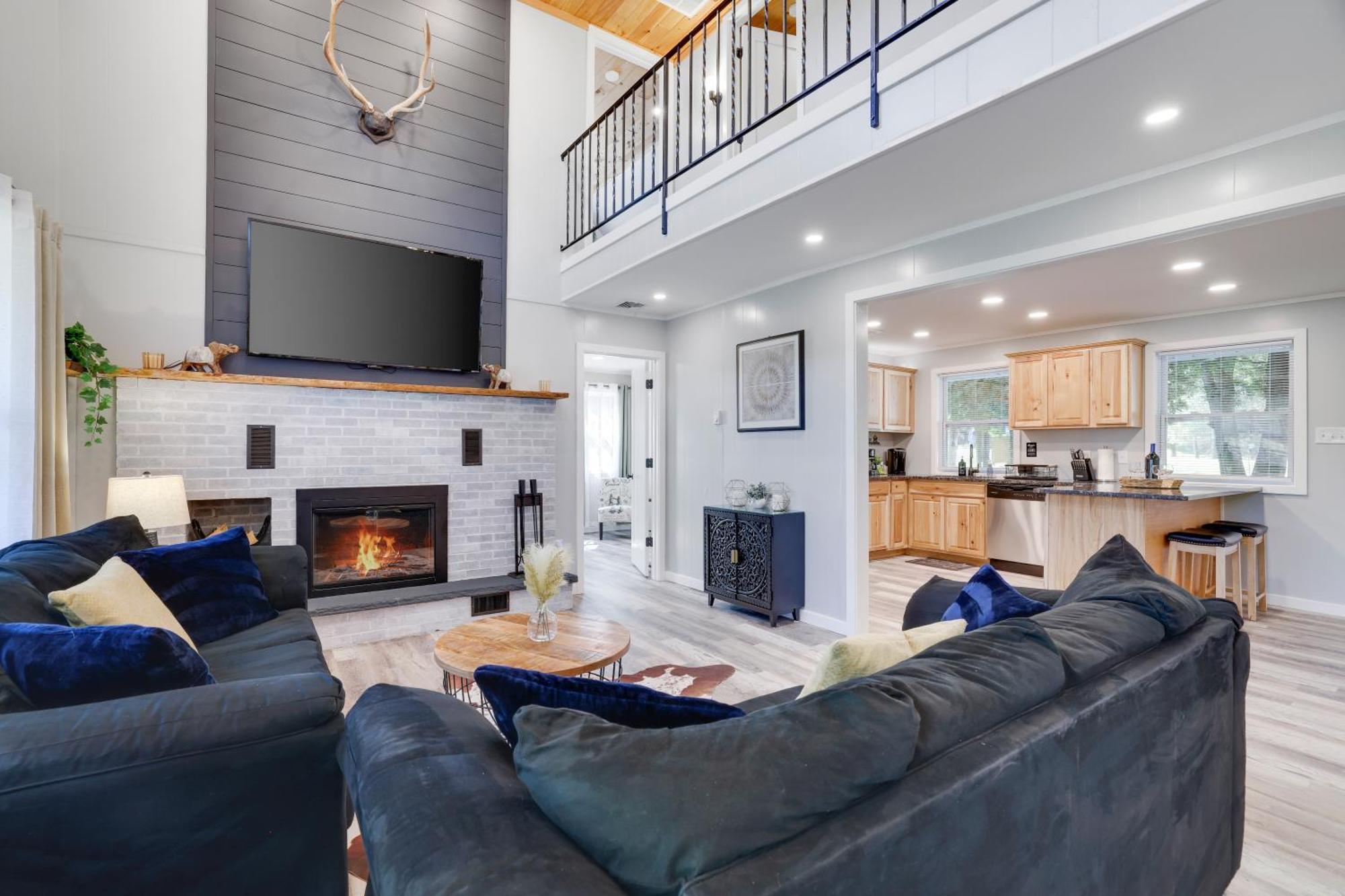 Poconos Brand New Lakefront Oasis 1 Acre, Hottub Gameroom Firepits Talk About Privacy Albrightsville Экстерьер фото