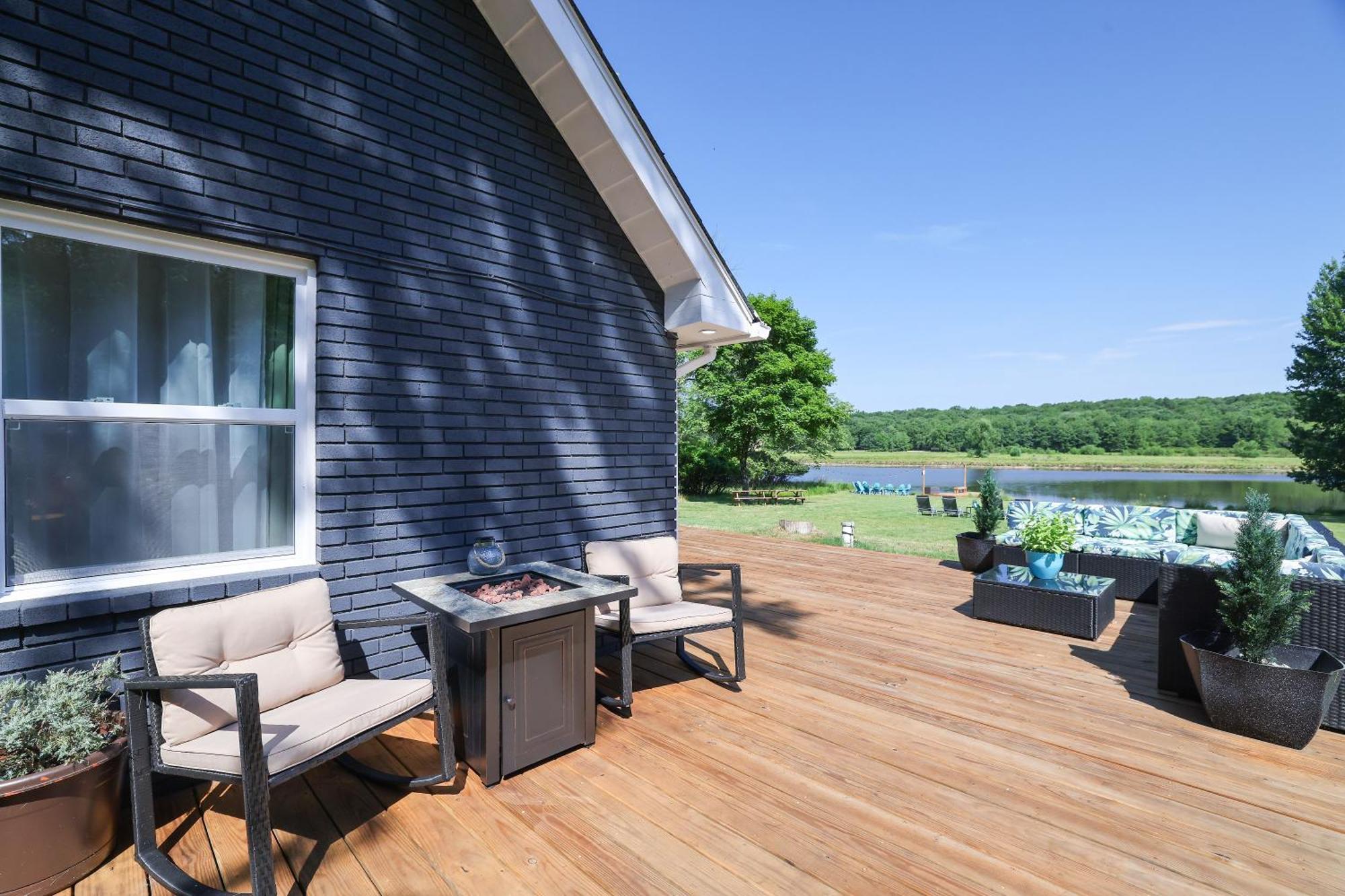 Poconos Brand New Lakefront Oasis 1 Acre, Hottub Gameroom Firepits Talk About Privacy Albrightsville Экстерьер фото
