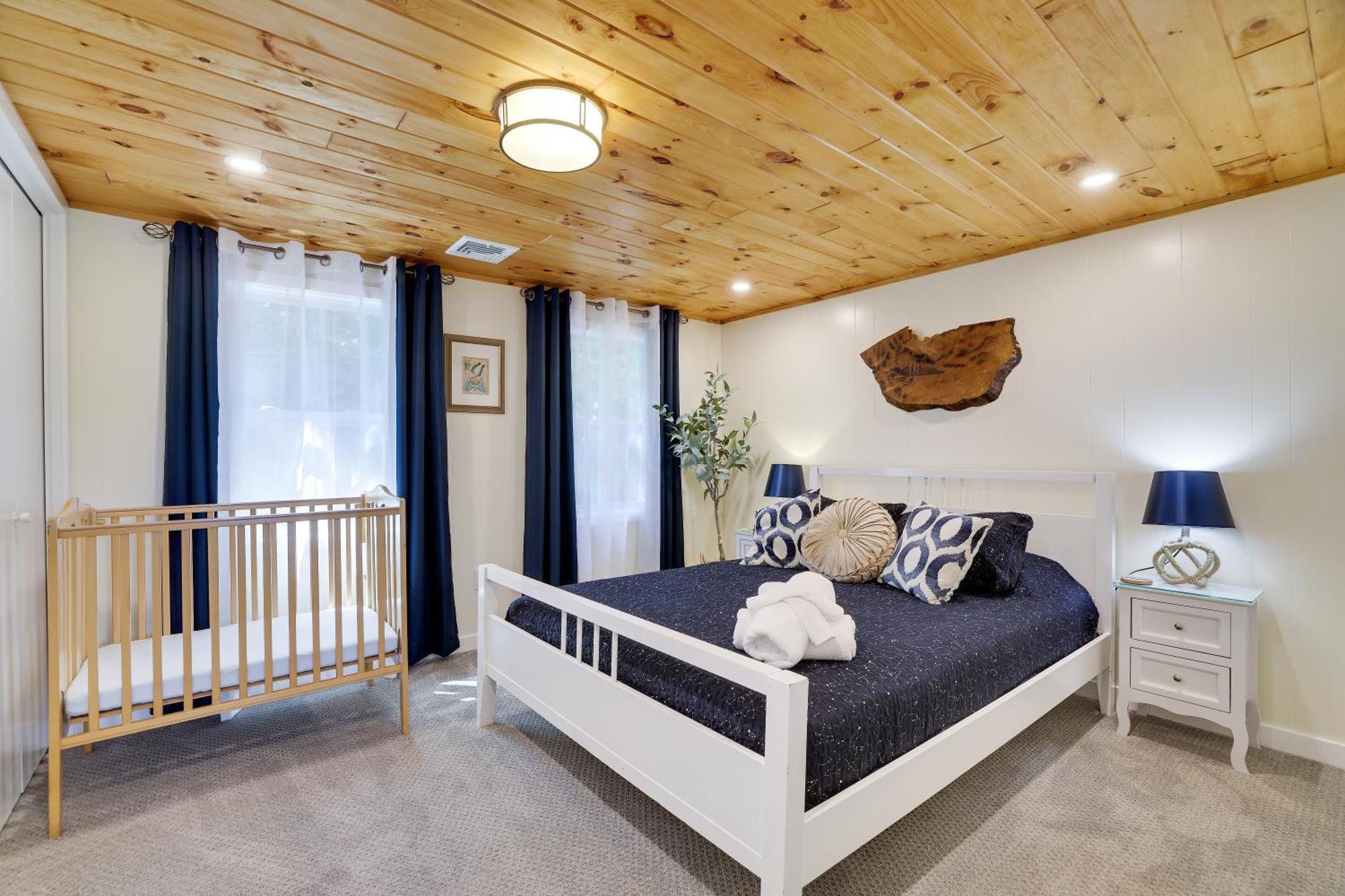 Poconos Brand New Lakefront Oasis 1 Acre, Hottub Gameroom Firepits Talk About Privacy Albrightsville Экстерьер фото