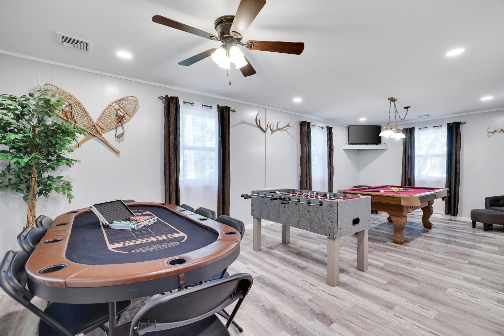 Poconos Brand New Lakefront Oasis 1 Acre, Hottub Gameroom Firepits Talk About Privacy Albrightsville Экстерьер фото